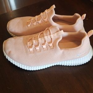 Sketchers Memory Foam Tennies